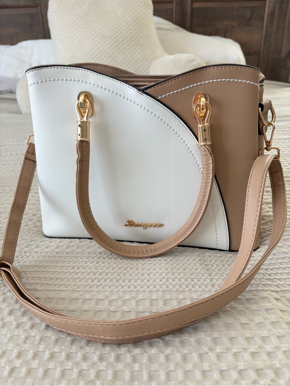 Elegant Two-Tone White & Tan Shoulder Bag - Picture 1 of 4